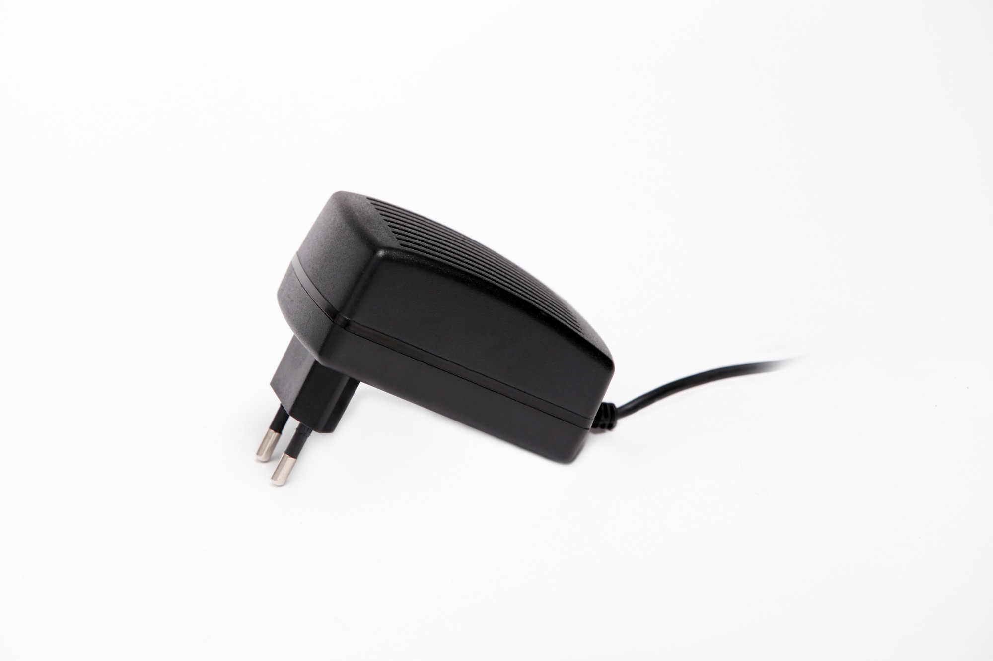 Pop-Up Round Single Port USB Charger in Black Chrome